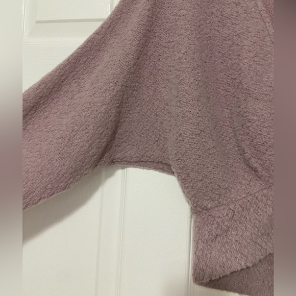 NWT Urban Outfitters Cropped Purple V Neck Sweater - Picture 3 of 5